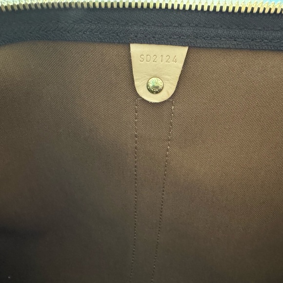 LOUIS VUITTON Keepall Bandouliere 55 in Monogram - Picture 9 of 15